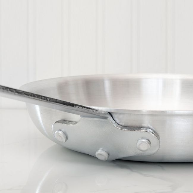 Browne Thermalloy Heavy Weight Aluminum Natural Finish Fry Pan With Thermogrip Silicone Sleeve, 10 X 2 In